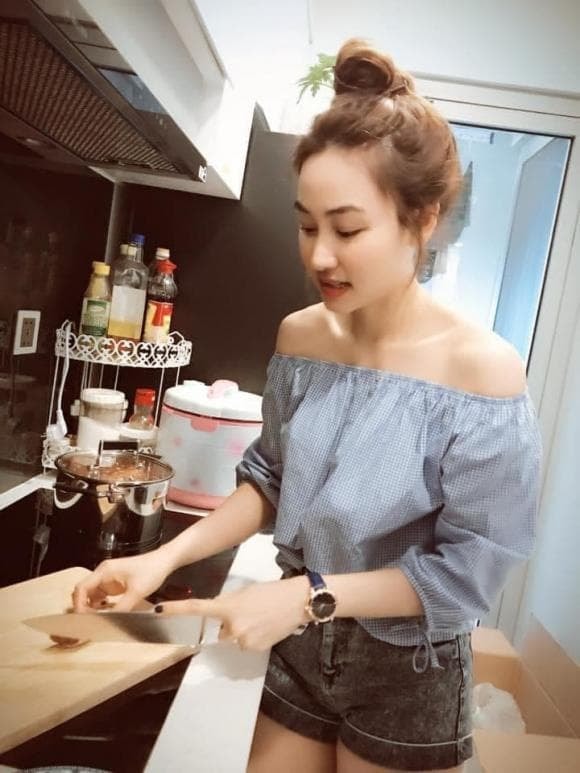 Ngân Khánh nấu ăn  0