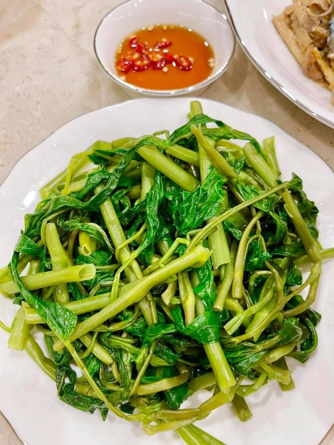 Ngân Khánh nấu ăn  12