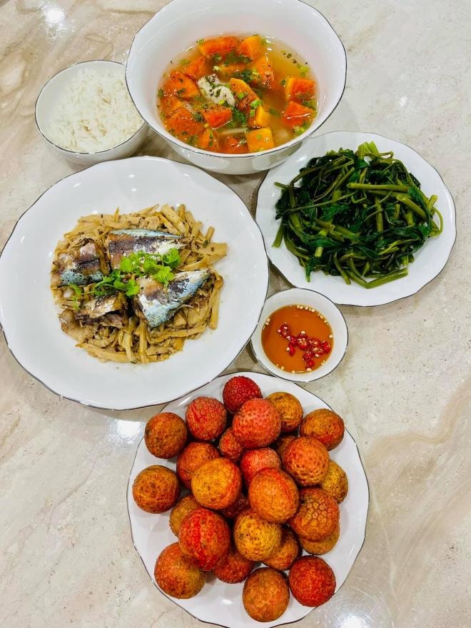Ngân Khánh nấu ăn  1