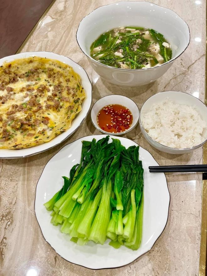 Ngân Khánh nấu ăn  3