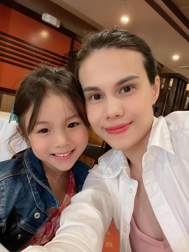 em gái Thanh Thảo sinh con  1