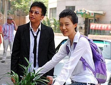Cô sinh ra vào thế hệ ngôi sao thứ hai, cuộc hôn nhân chớp nhoáng với tỷ phú, nay 37 tuổi nay lại trở thành nữ thần 0
