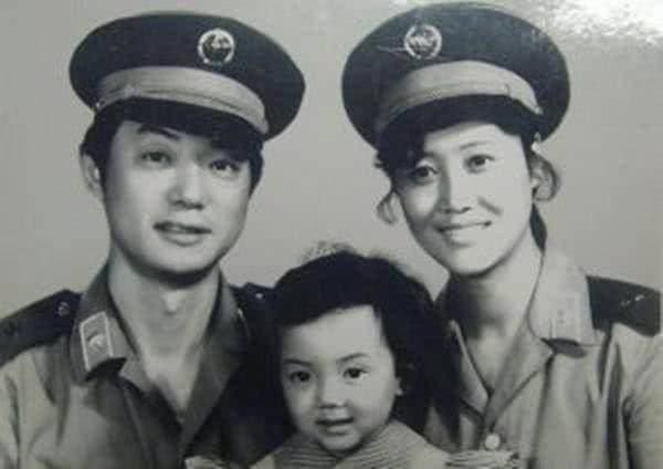 Cô sinh ra vào thế hệ ngôi sao thứ hai, cuộc hôn nhân chớp nhoáng với tỷ phú, nay 37 tuổi nay lại trở thành nữ thần 4