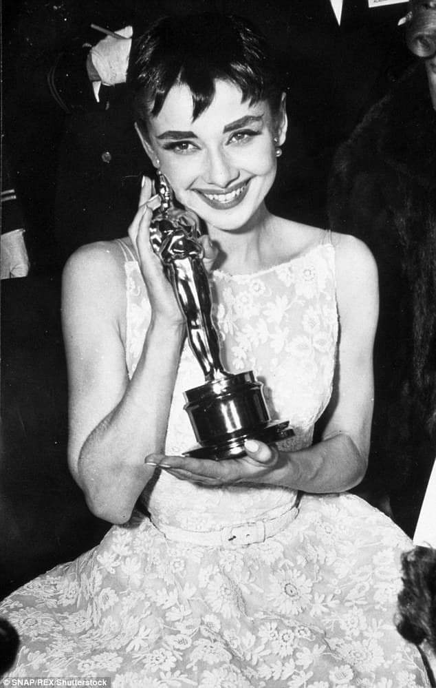 Audrey-Hepburn (1).jpg 3