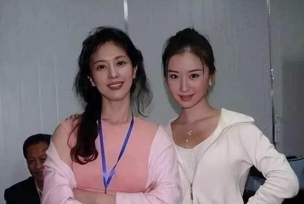 Người mẹ mỹ nhân được Lưu Diệc Phi 'giấu' suốt bao nhiêu năm, hóa ra từng đóng trong phim của Thành Long 2