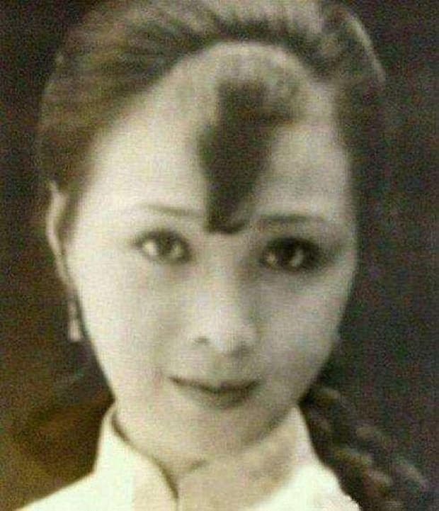 Người mẹ mỹ nhân được Lưu Diệc Phi 'giấu' suốt bao nhiêu năm, hóa ra từng đóng trong phim của Thành Long 7