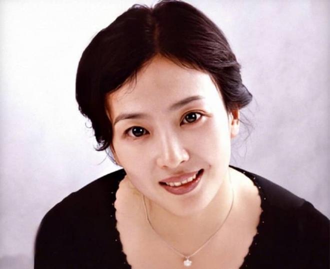 Người mẹ mỹ nhân được Lưu Diệc Phi 'giấu' suốt bao nhiêu năm, hóa ra từng đóng trong phim của Thành Long 1
