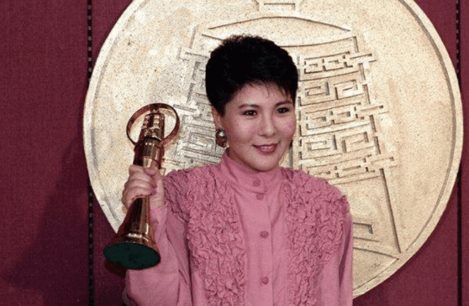 Cô gái vàng trong làng vai phụ của Quỳnh Dao: Khuynh gia bại sản vì chữa bệnh cho cha, cuối cùng qua đời cô độc sau 10 năm chống chọi với ung thư 2