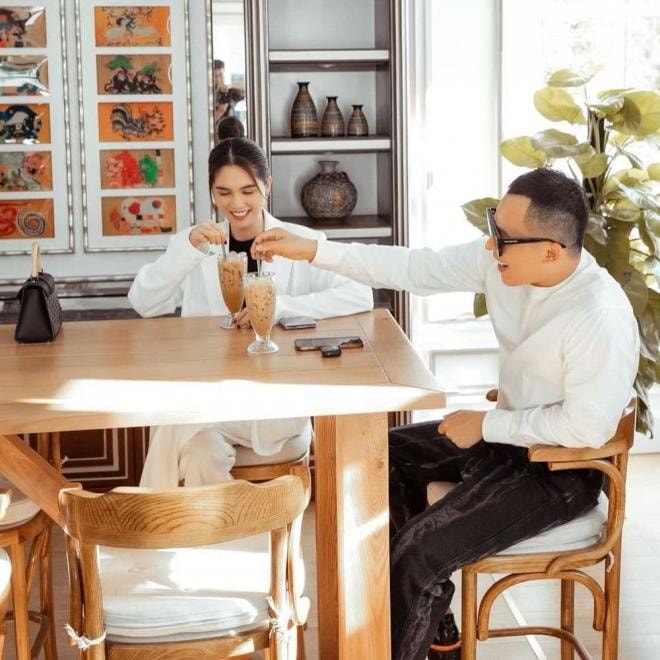gap-on-ao-doi-no-nhung-vu-khac-tiep-ngoc-trinh-van-vui-ve-o-biet-thu-b8652bfd-ngoisaovn-w1000-h1000 1