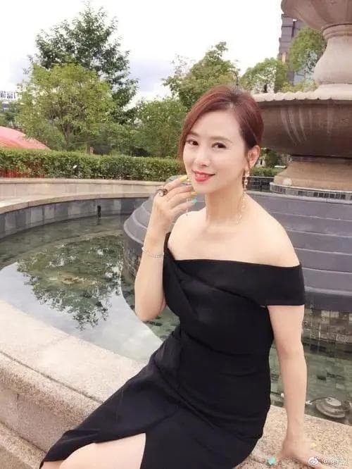 Trở nên nổi tiếng ở tuổi 25 cô không hối hận khi đóng phim cấp 3, giờ đây cuộc đời của nữ diễn viên hàng đầu này đã hoàn toàn thay đổi 3