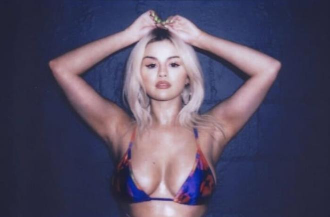 Selena bikini 1