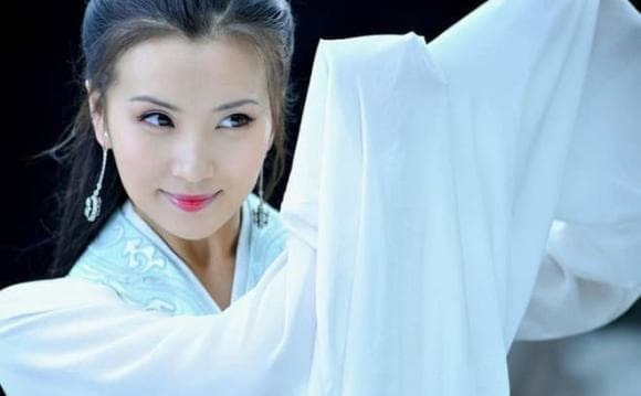 Mỹ nhân 'Như Ý Cát Tường' trở thành giảng viên xinh đẹp nhất, chụp ảnh với dàn nam sinh khoe nhan sắc 'hack tuổi'  10