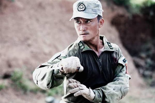 Không phải Thành Long, đây mới là ngôi sao võ thuật 'liều mạng' nhất: 100 vêt thương khắp cơ thể, đạn bắn, dao chém và những lần suýt chết  1