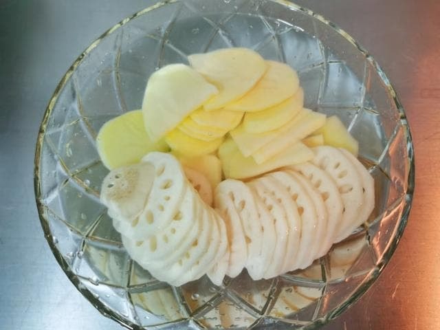 Tôm xào củ sen khoai tây 7