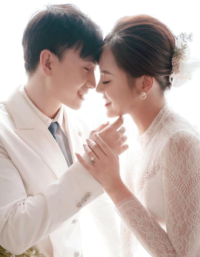 anh-cuoi-ngot-ngao-cua-cap-dien-vien-huong-vi-tinh-than-3-ngoisaovn-w645-h828 1