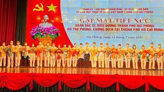 anh-hp-cu-can-bo-ho-tro-phong-chong-dich.jpg