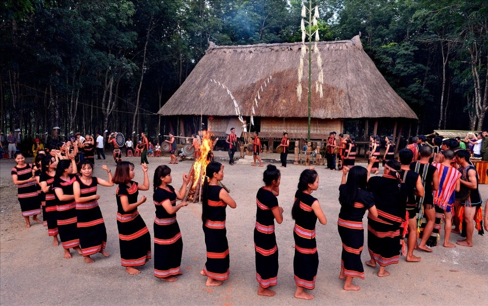 Dân tộc Giẻ Triêng có nhiều lễ hội đặc sắc.
