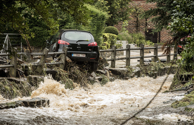 Ít nhất 60 người tử vong và hơn 70 người mất tích sau đợt mưa lớn chưa từng thấy ở Đức và Bỉ - Ảnh 11.