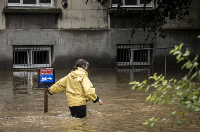 Ít nhất 60 người tử vong và hơn 70 người mất tích sau đợt mưa lớn chưa từng thấy ở Đức và Bỉ - Ảnh 7.