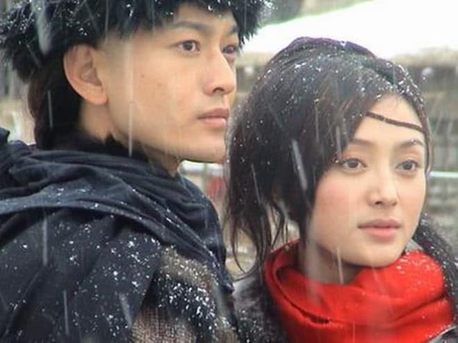 'Phú Sát' Tần Lam khoe ảnh sinh nhật 42 tuổi mà như gái 24, còn chụp ảnh với 6 'Kim Thành Vũ' như fangirl cuồng nhiệt 16