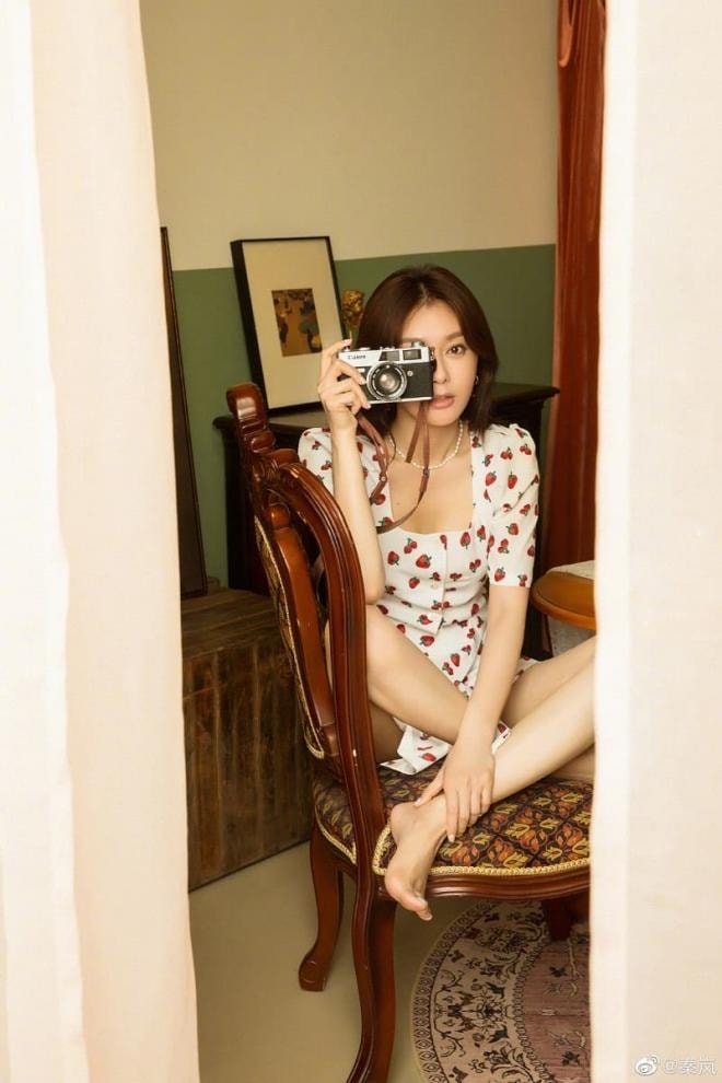 'Phú Sát' Tần Lam khoe ảnh sinh nhật 42 tuổi mà như gái 24, còn chụp ảnh với 6 'Kim Thành Vũ' như fangirl cuồng nhiệt 10