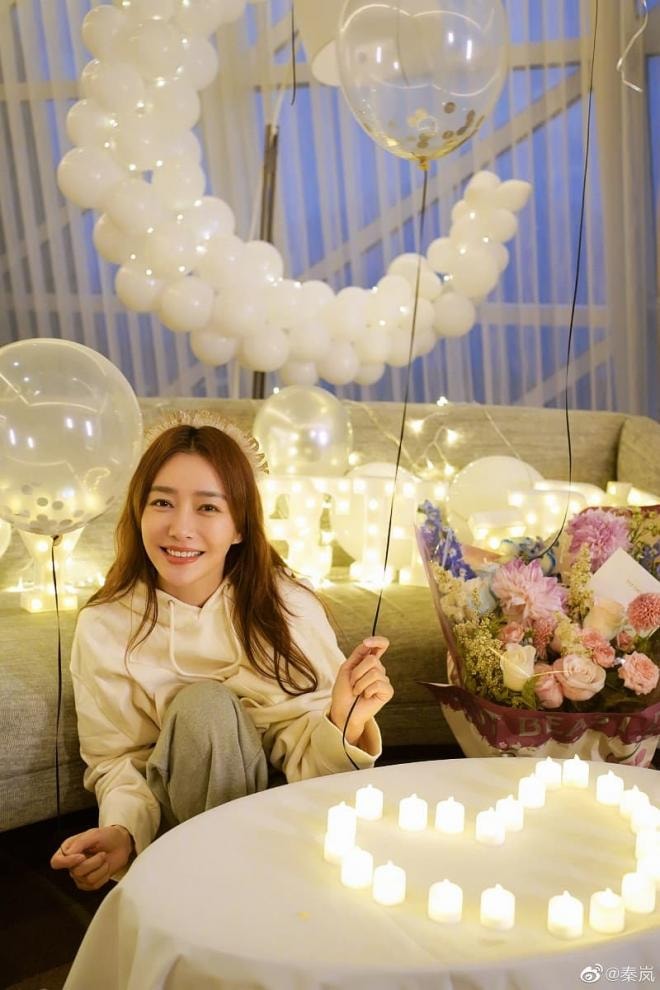 'Phú Sát' Tần Lam khoe ảnh sinh nhật 42 tuổi mà như gái 24, còn chụp ảnh với 6 'Kim Thành Vũ' như fangirl cuồng nhiệt 6
