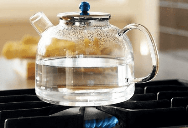 Tại sao khi đun nước ta không nên đổ nước thật đầy ấm 1