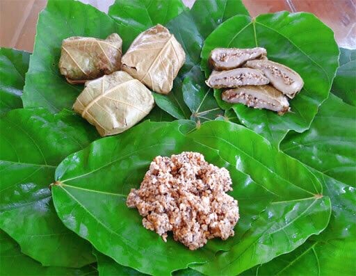 Nguyên liệu chính để làm bánh trứng kiến chính là trứng non của kiến đen rừng.
