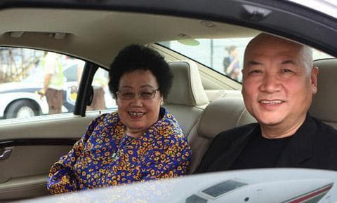 Là hậu duệ của nhà Thanh, bà có giá trị cả trăm nghìn tỷ nhưng chỉ yêu hai thứ trong đời: Đàn hương đỏ và 'Đường Tăng' 3