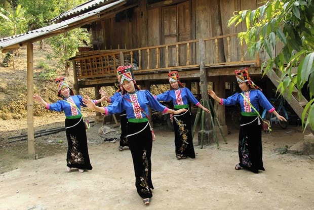 Đội Văn nghệ của đồng bào dân tộc La Ha ở bản Huổi Lọng, xã Nong Lay, huyện Thuận Châu, tỉnh Sơn La