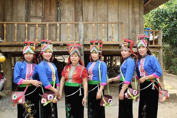 Đồng bào dân tộc La Ha ở bản Huổi Lọng, xã Nong Lay, huyện Thuận Châu, tỉnh Sơn La trong trang phục truyền thống. 