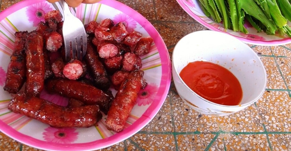 Lạp Xưởng Bò Tung Lò Mò là món ăn có hương vị tuyệt vời, hấp dẫn lạ miệng.