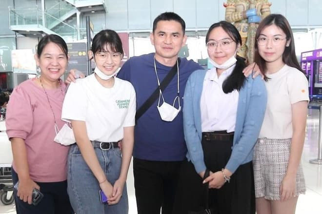 Xuân Trường - Minh Vương giao tiếp tiếng Anh cực điêu luyện với con gái HLV Kiatisuk 2