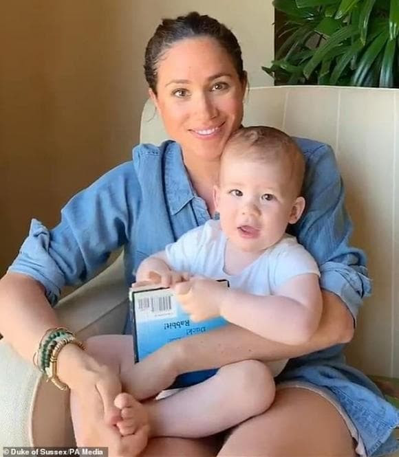 Sau khi bố ruột Meghan lên tiếng và người hâm mộ Sussex bức xúc, Hoàng gia Anh cuối cùng cũng thêm tên Lilibet vào danh sách kế vị ngai vàng  7