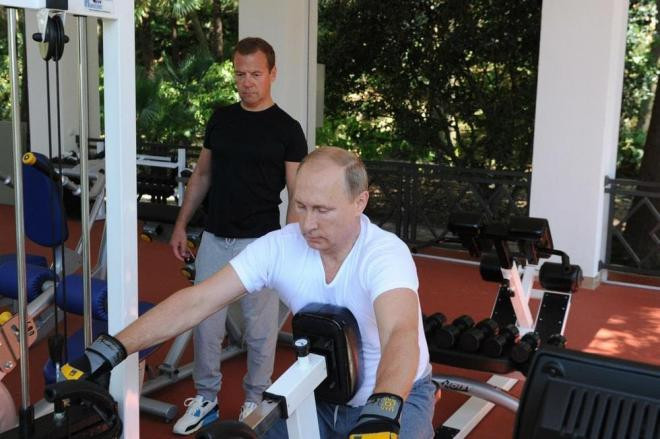 8-su-khac-nhau-giua-trump-putin-ngoisaovn-w980-h653 0