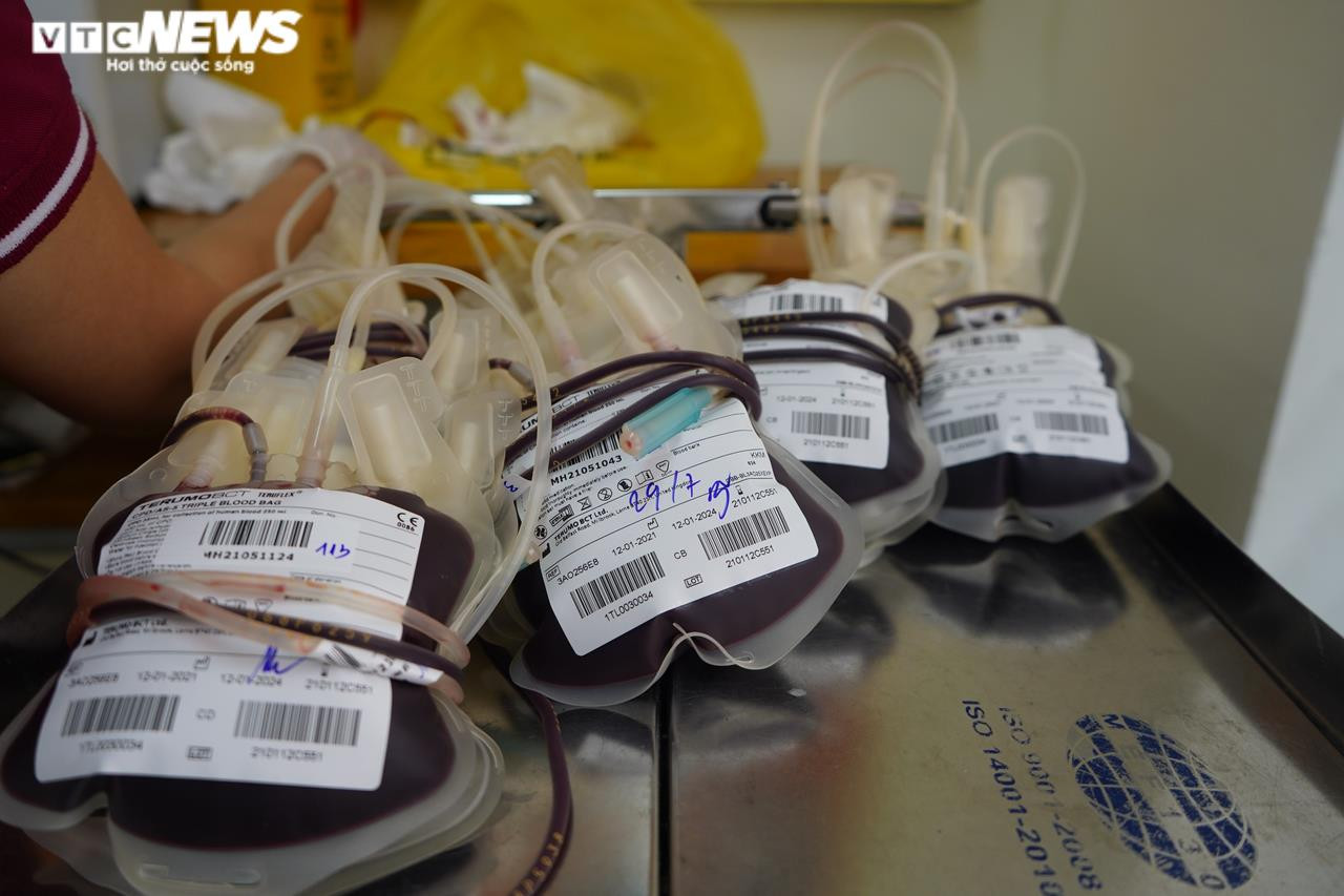 300 cán bộ, chiến sĩ tình nguyện hiến máu khi hay tin kho máu tại TP.HCM đã cạn - 8
