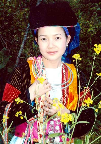 Phụ nữ người Mông trắng ở Hà Giang.