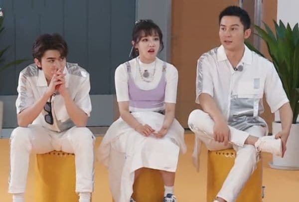Sau xích mích vì bị hậu bối nhổ bùn vào mặt, Angelababy lại đụng hàng với Tống Vũ Kỳ trong show, 'chặt đẹp' đàn em kém 11 tuổi  9