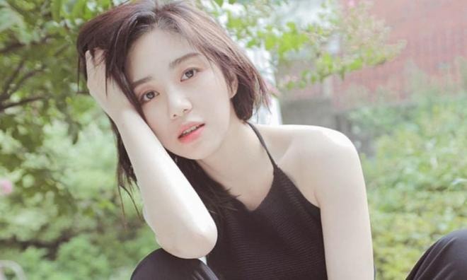 Kwon Mina tự tử tại nhà riêng sau khi tố chị em cùng nhóm bắt nạt, netizen chia 2 phe xót xa và mỉa 'làm màu' vì nguyên nhân này  0