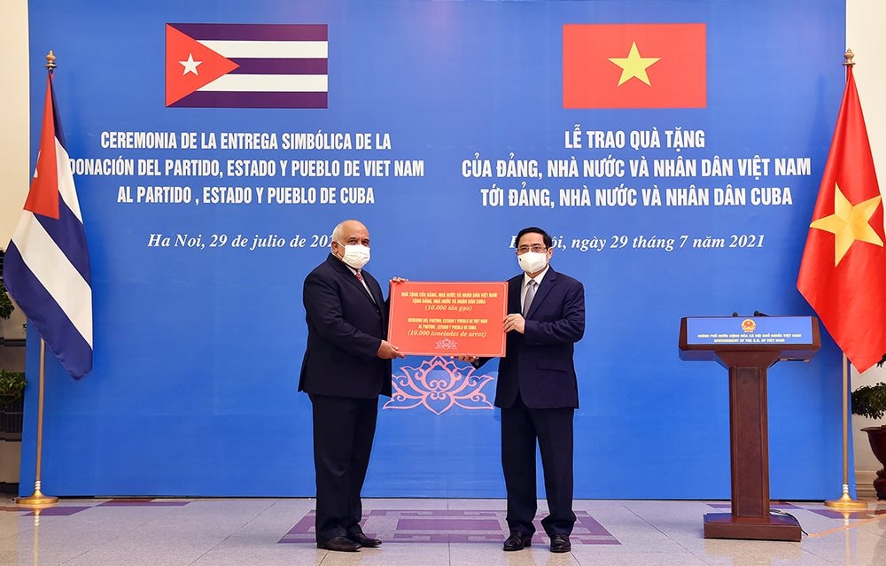 thu-tuong-tiep-dai-su-chu-tri-trao-tang-cuba-10000-tan-gao1.jpg