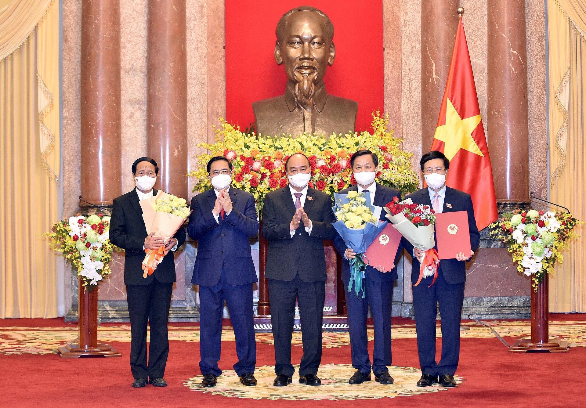 ban-hanh-nghi-quyet-bo-nhiem-pho-thu-tuong-va-cac-thanh-vien-chinh-phu.jpg