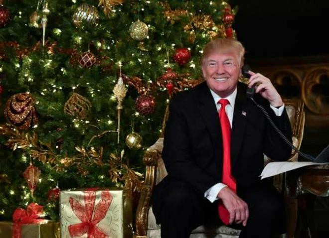 Cận cảnh biệt thự nguy nga nơi Donald Trump ở sau khi rời Nhà Trắng, riêng phòng khieu vũ cũng được dát 7 triệu đô vàng lá 13