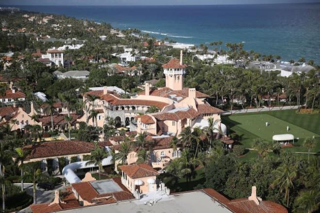 Cận cảnh biệt thự nguy nga nơi Donald Trump ở sau khi rời Nhà Trắng, riêng phòng khieu vũ cũng được dát 7 triệu đô vàng lá 2