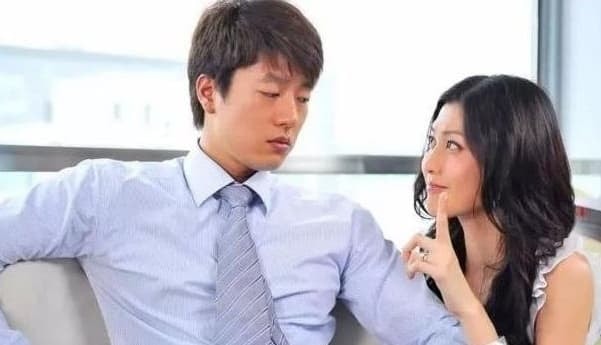 Vì từ chối 'quy tắc ngầm' của đại gia mà cô không còn phim để đóng, phải đi bán đồ hàng thùng ở chợ, đến giờ vẫn giữ được vẻ đẹp mê người 0
