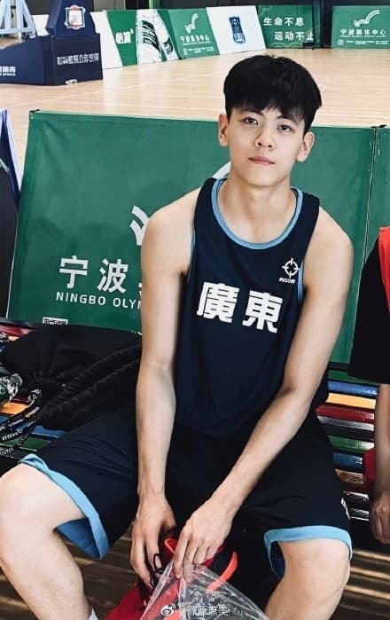 nữ vận đông viên đẹp trai 13