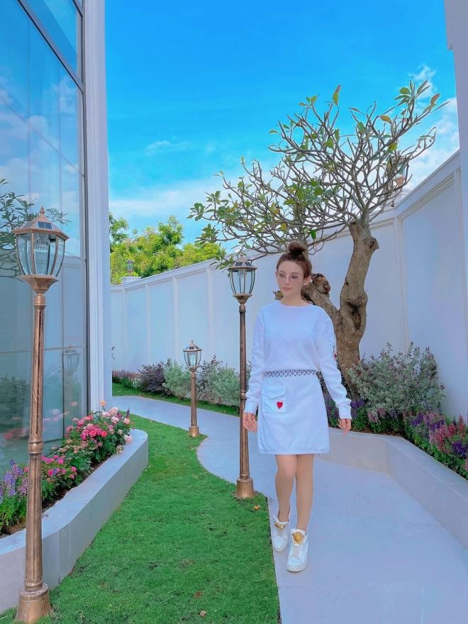 Huyền Bbay1 5