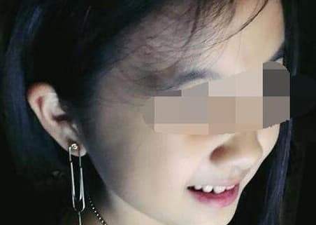 Cặp đôi đã hẹn hò trên mạng được ba năm, bạn gái quên tắt camera sau khi trò chuyện, còn bạn trai thì mạnh dạn cầu hôn sau khi xem xong 5