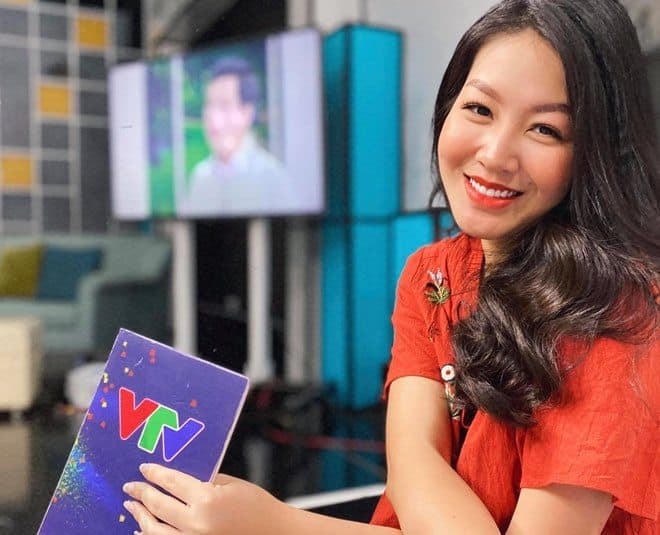 Nhan sắc cực xinh của MC Hồng Nhung dù đã 2 con, được đồng nghiệp và khán giả vote 'rần rần' tại VTV Awards 9