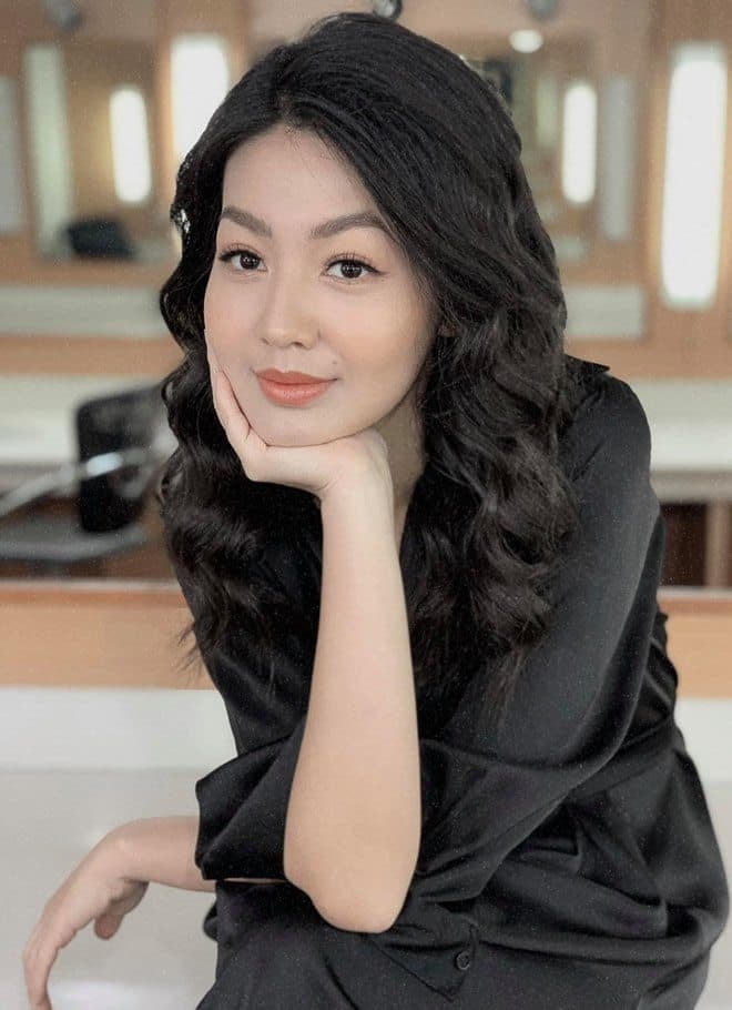 Nhan sắc cực xinh của MC Hồng Nhung dù đã 2 con, được đồng nghiệp và khán giả vote 'rần rần' tại VTV Awards 6