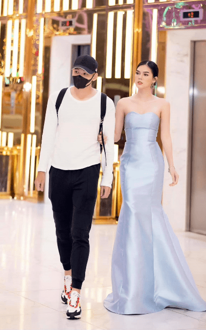 ngoc-trinh-chia-tay-1-ngoisaovn-w421-h675-ngoisaovn-w421-h675 0